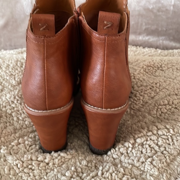 Zodiac heeled boots in brown.  Like new, worn once. - Picture 3 of 6